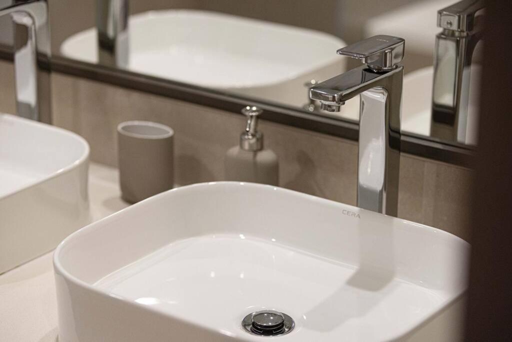 Apartamento Chic 2 Bed Near Trade Centre With 5 Star Amenities Dubái Exterior foto