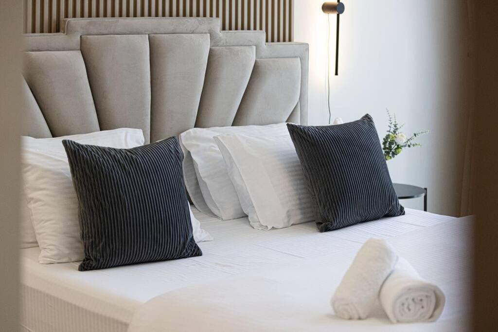 Apartamento Chic 2 Bed Near Trade Centre With 5 Star Amenities Dubái Exterior foto